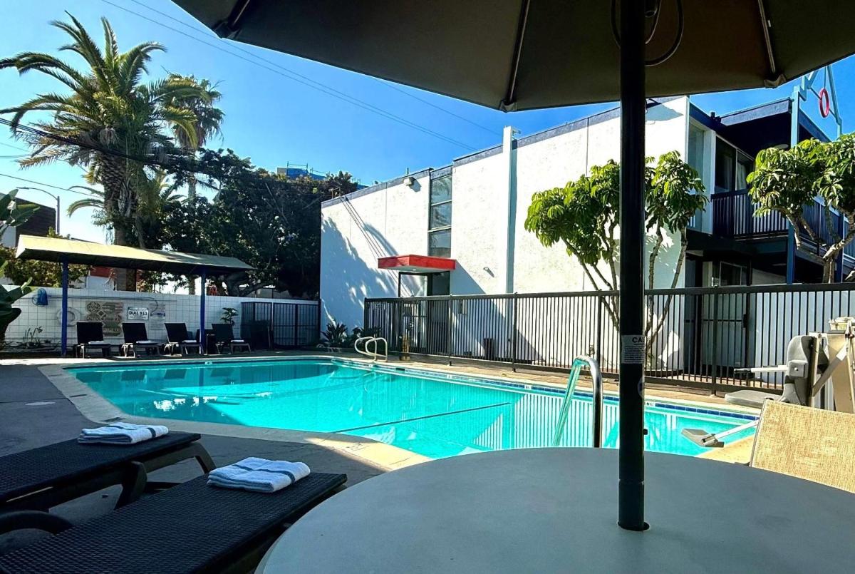 Days Inn by Wyndham Los Angeles LAX Airport Stadium Area - Housity