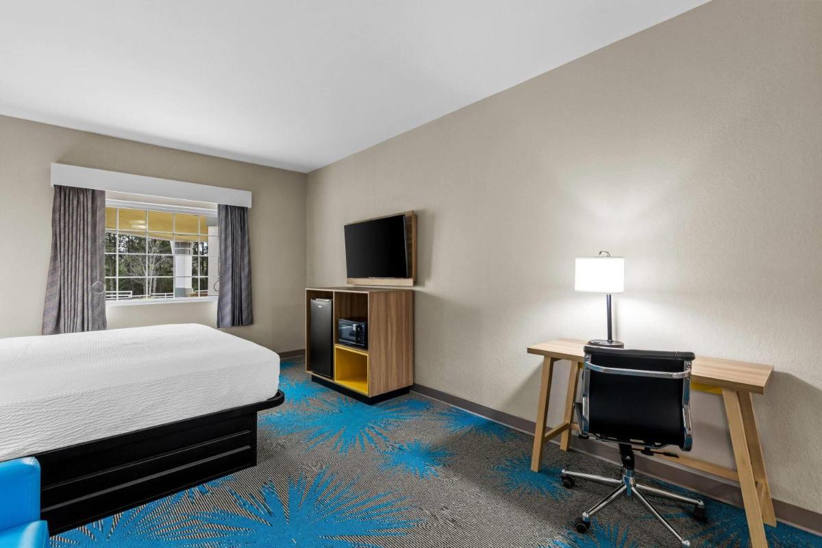Days Inn & Suites by Wyndham Union City - Housity
