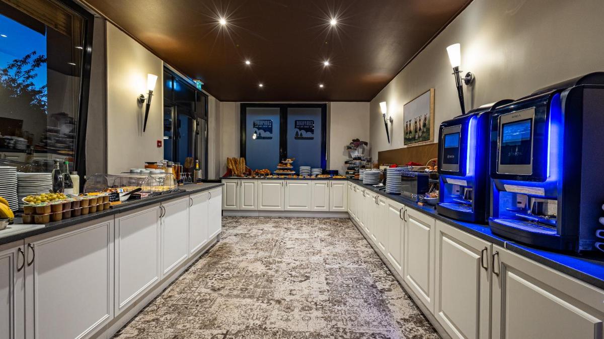 Cuisine ou kitchenette dans l'établissement Hôtel Beau Rivage