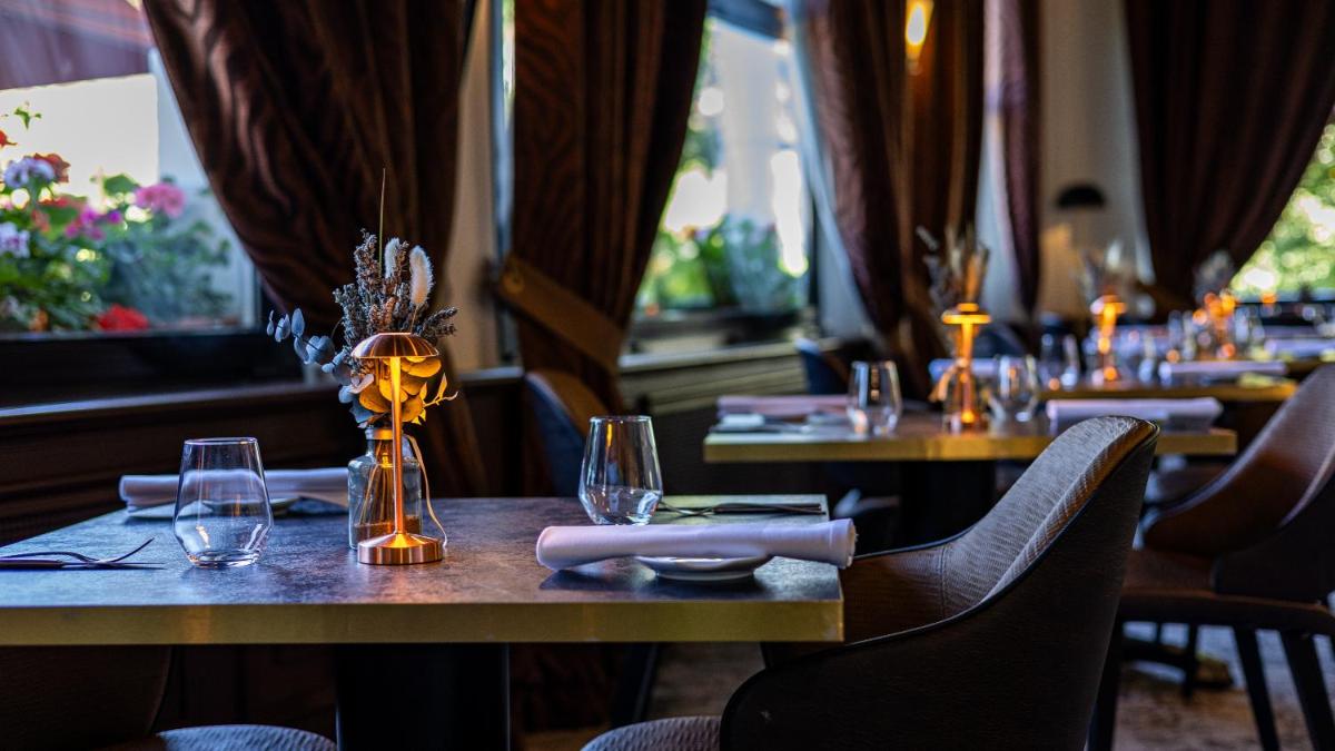 Restaurant ou autre lieu de restauration dans l'établissement Hôtel Beau Rivage