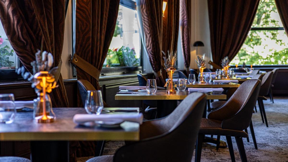 Restaurant ou autre lieu de restauration dans l'établissement Hôtel Beau Rivage