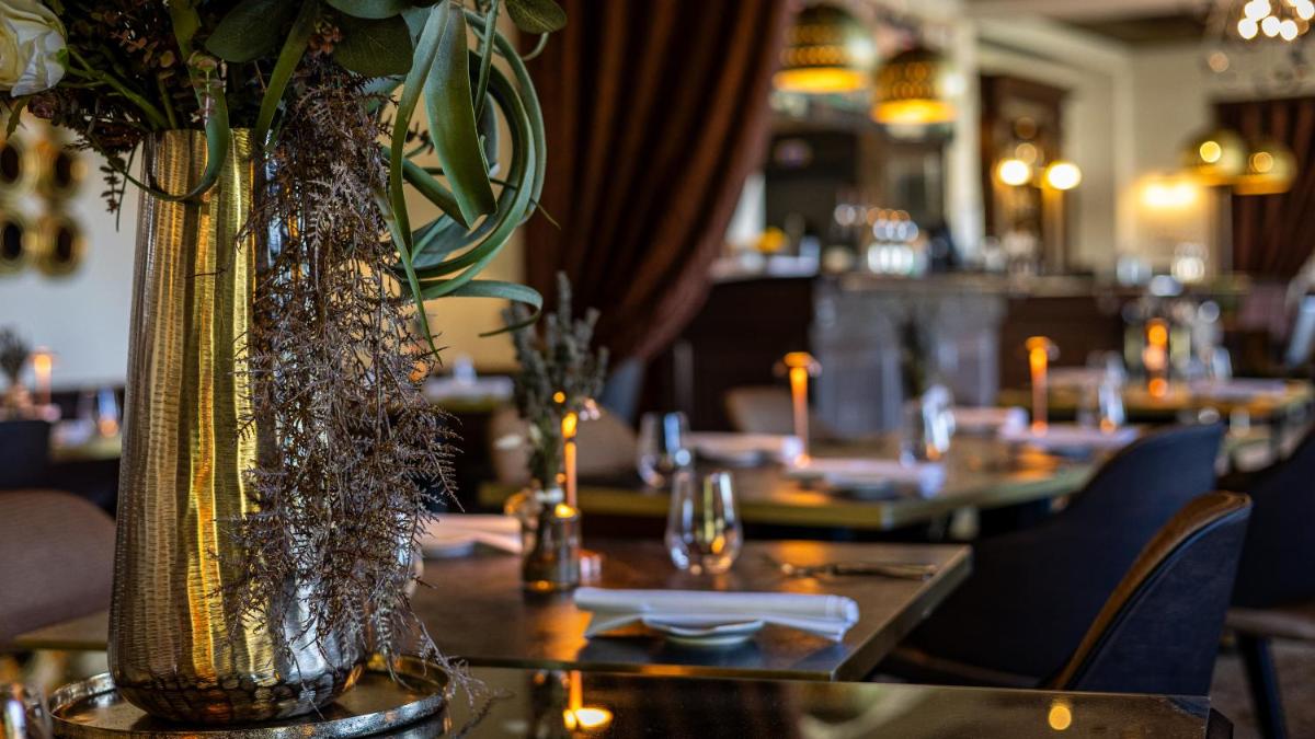Restaurant ou autre lieu de restauration dans l'établissement Hôtel Beau Rivage
