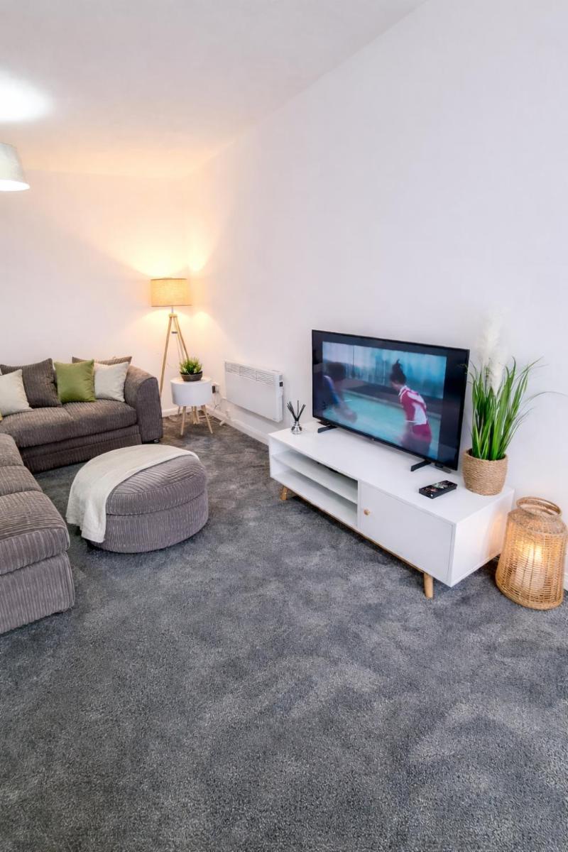 Modern 2 bedroom apartment in Historical Spa town - Housity