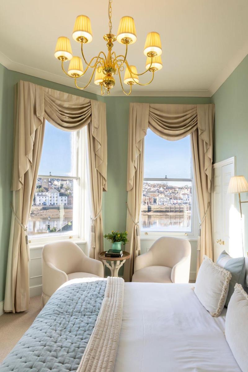 The Royal Hotel - Housity