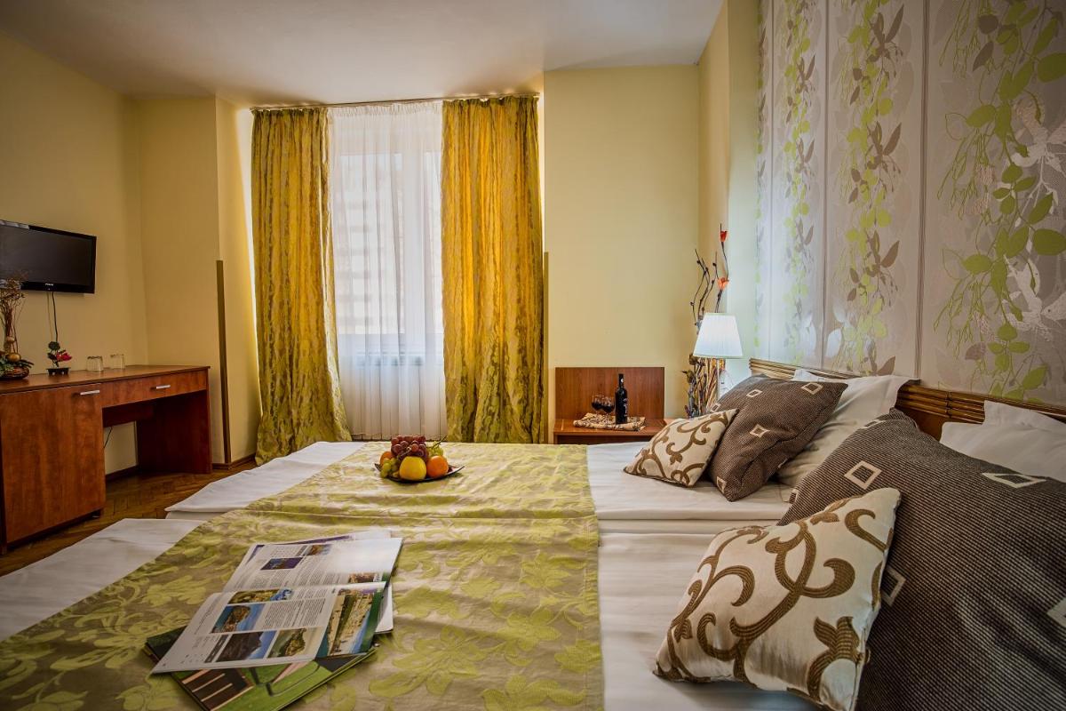 Hotel Rina Cerbul - Housity