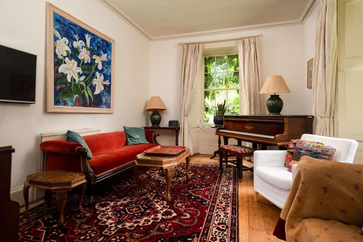 Wallace House - Housity