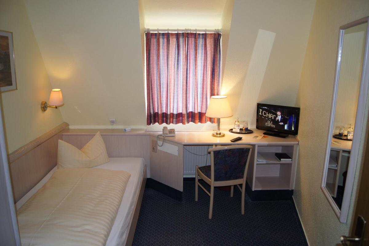 Hotel "Drei Rosen" OHG Regina & Hans - Peter Faßbinder - Housity