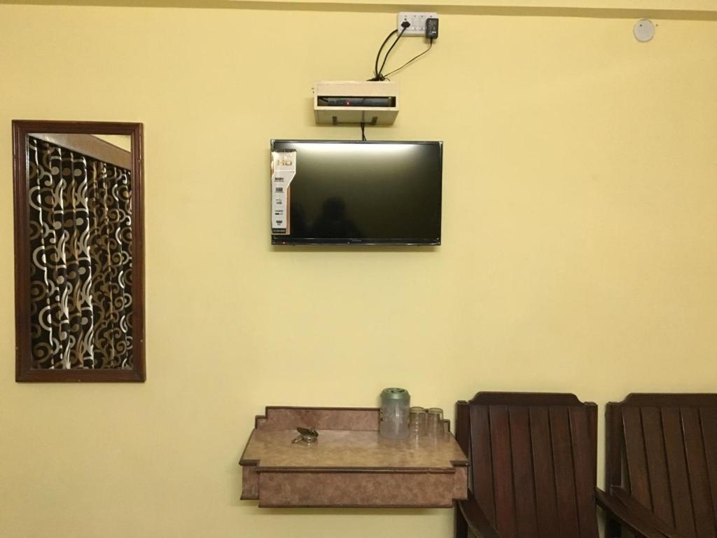 Hotel Bhavani Lodge - Housity