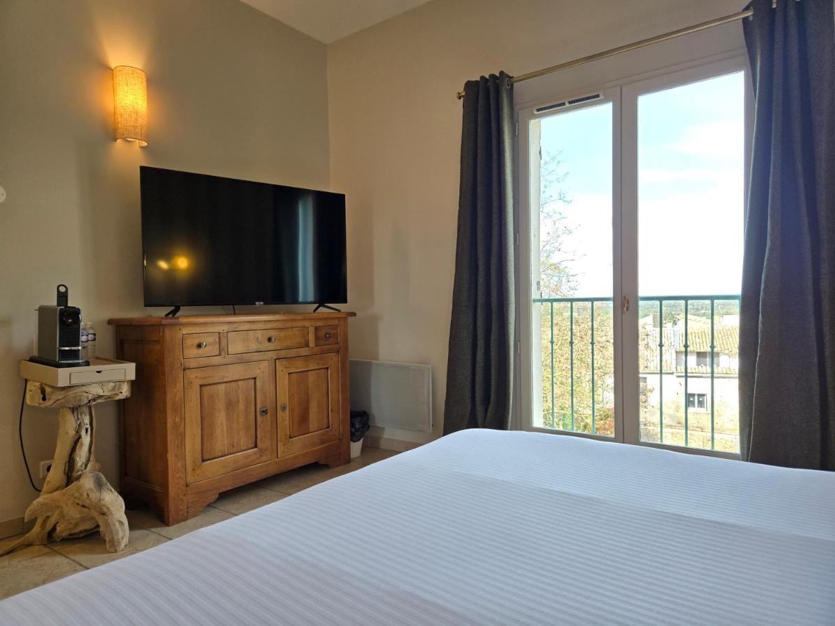 Télévision ou salle de divertissement dans l'établissement CÉRÈS - Boutique-Hôtel & Spa