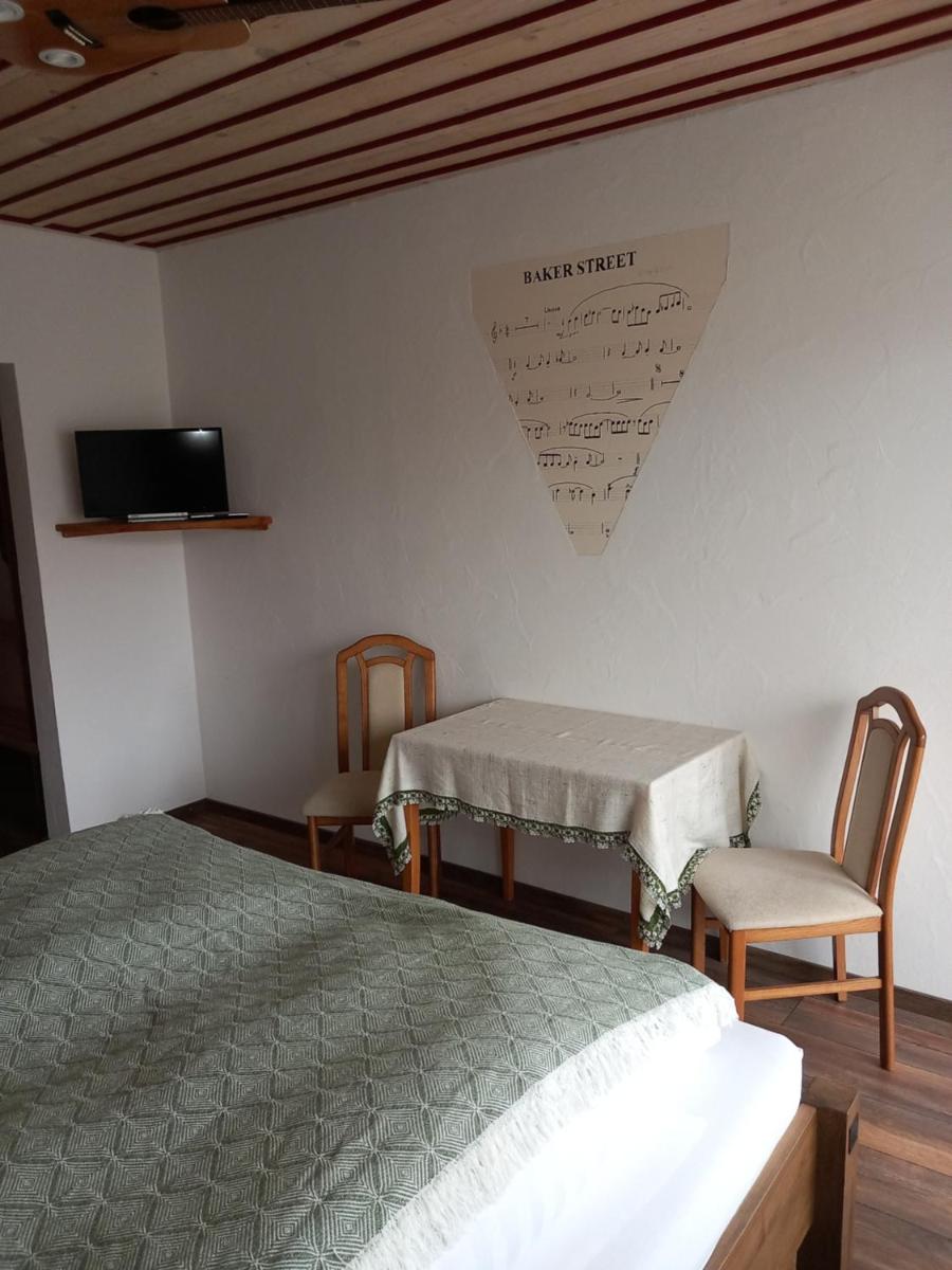 Pension Ochsen, Gästezimmer in Unadingen - Housity