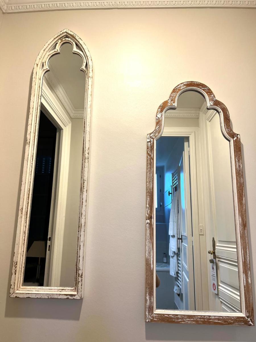 Salle de bains dans l'établissement Château Hôtel Edward 1er