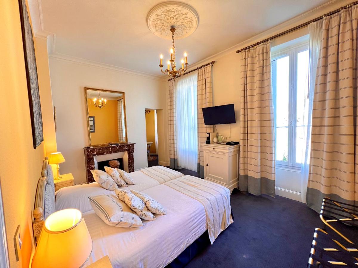 Un ou plusieurs lits dans un hébergement de l'établissement Château Hôtel Edward 1er