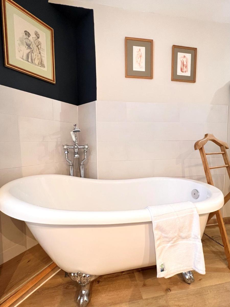Salle de bains dans l'établissement Château Hôtel Edward 1er