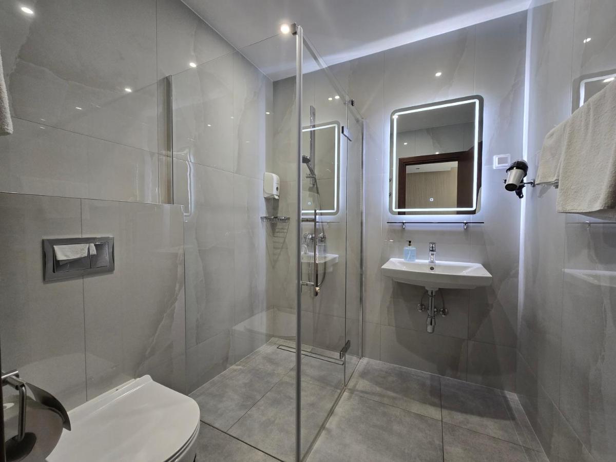 Olympus Hotel - Housity