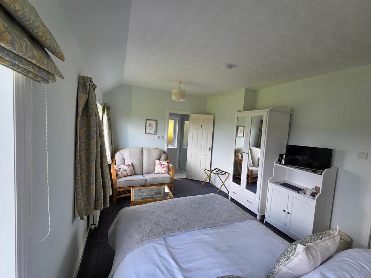 Moorcroft Guest House - Housity