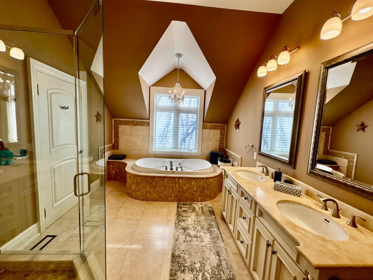 iResidence in Toronto - Unique Mansion - Fantastic Views - Housity