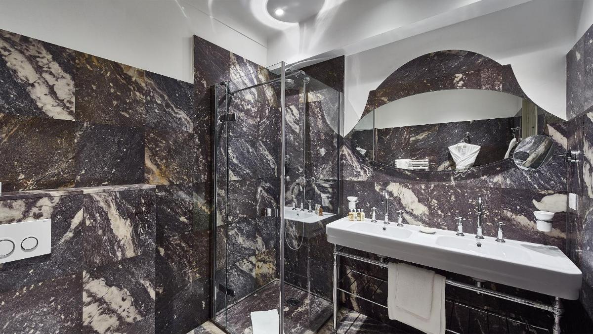 Salle de bains dans l'établissement Ermitage de l'Oasis & Spa - Cannes Mandelieu