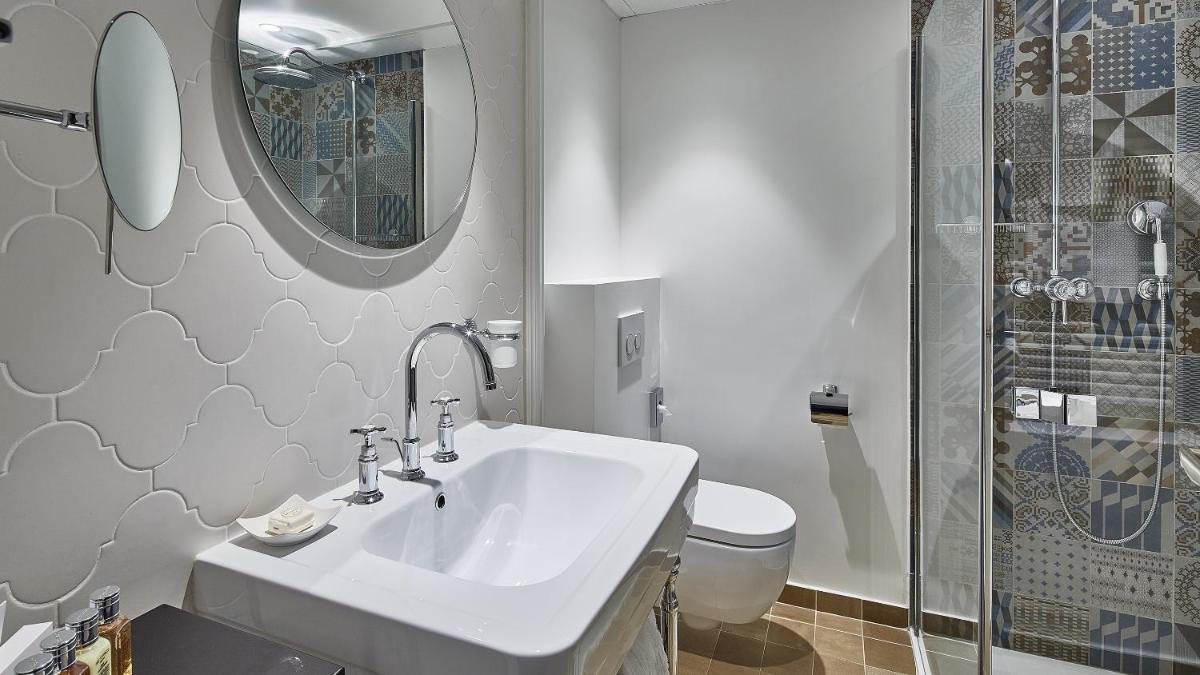 Salle de bains dans l'établissement Ermitage de l'Oasis & Spa - Cannes Mandelieu