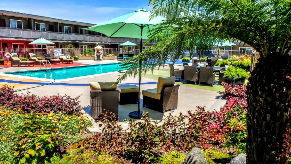 Z  Jack London Square - Housity