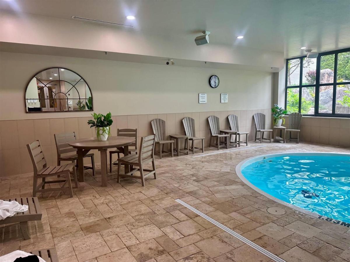 Best Western Plus Perth Parkside Inn & Spa - Housity