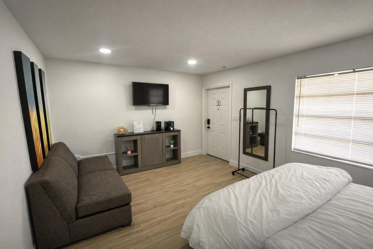 Sunshine Inn Motel - Housity