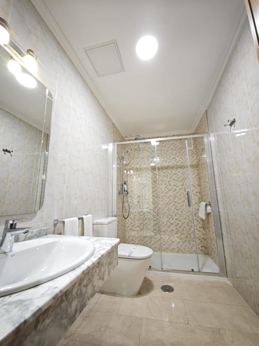 Hotel Helmántico - Housity