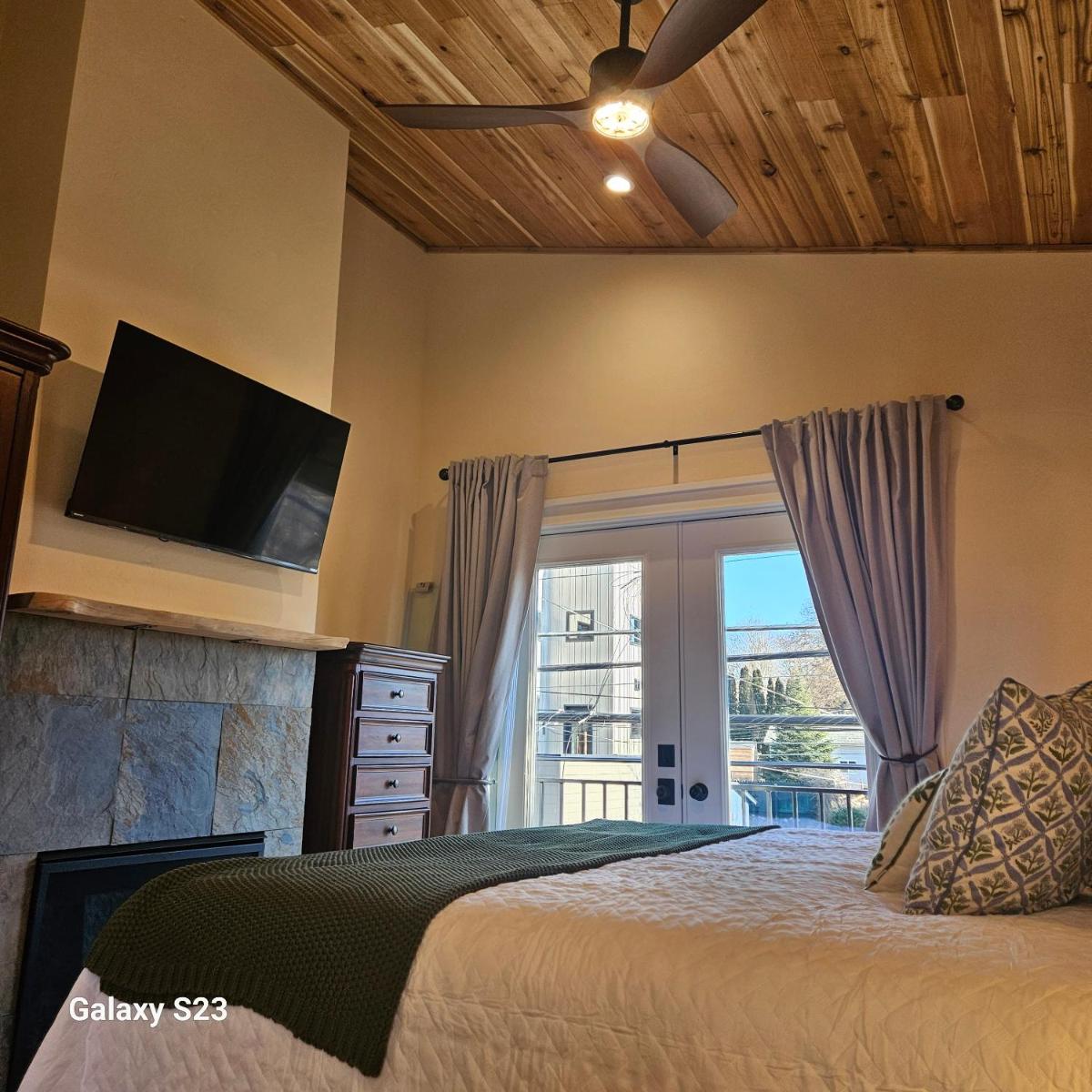 Coeur d Alene Inn Guest House - Housity