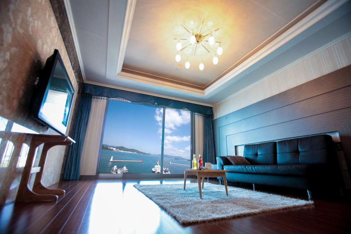 Suitetrails - Tongyeong Bay Condo Hotel