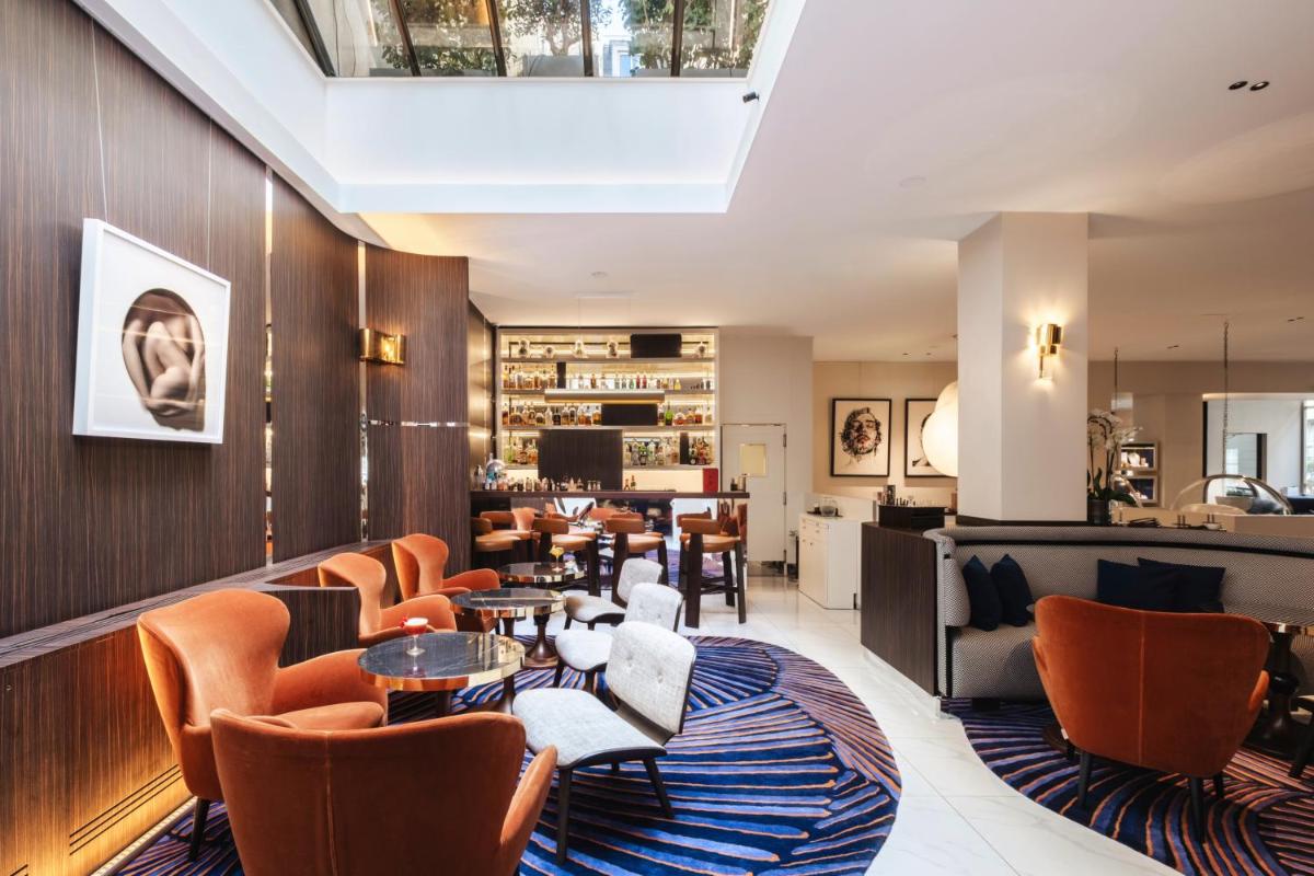 Coin salon dans l'établissement Hôtel Bel Ami