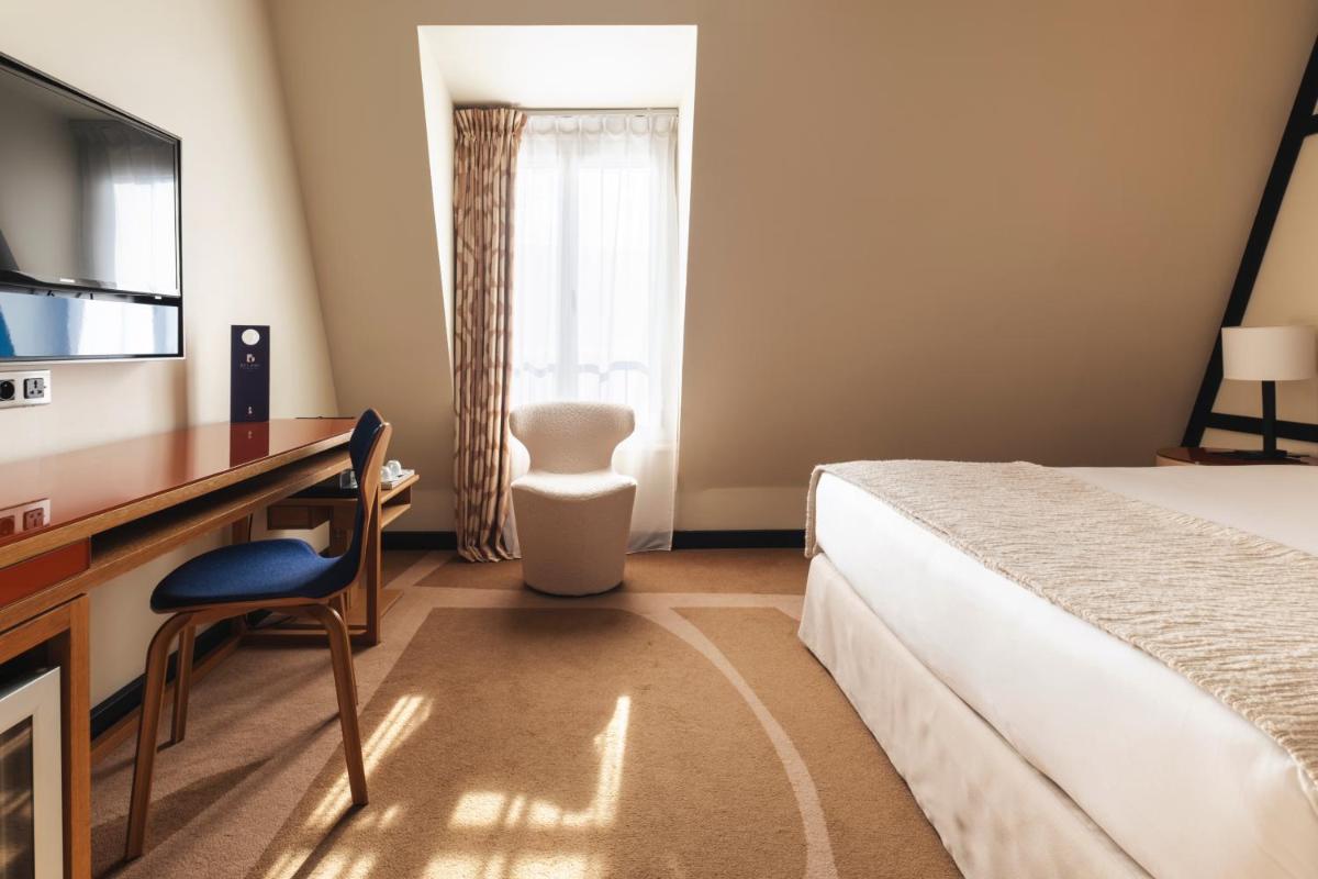 Télévision ou salle de divertissement dans l'établissement Hôtel Bel Ami