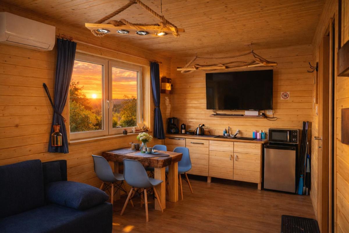 Apartament z Tężnią Solankową, Sauną, Kominkiem LED nad Jeziorem Żywieckim - Hizvo