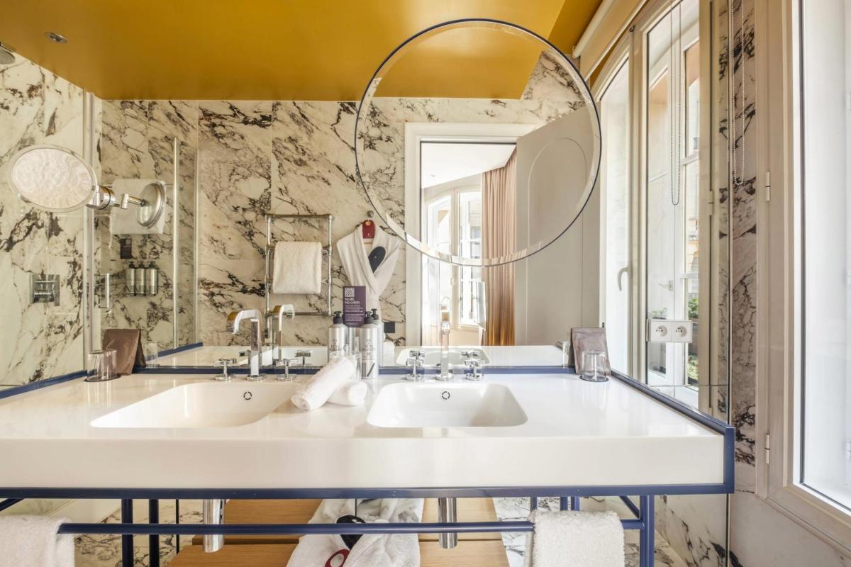 Salle de bains dans l'établissement Hôtel Bel Ami