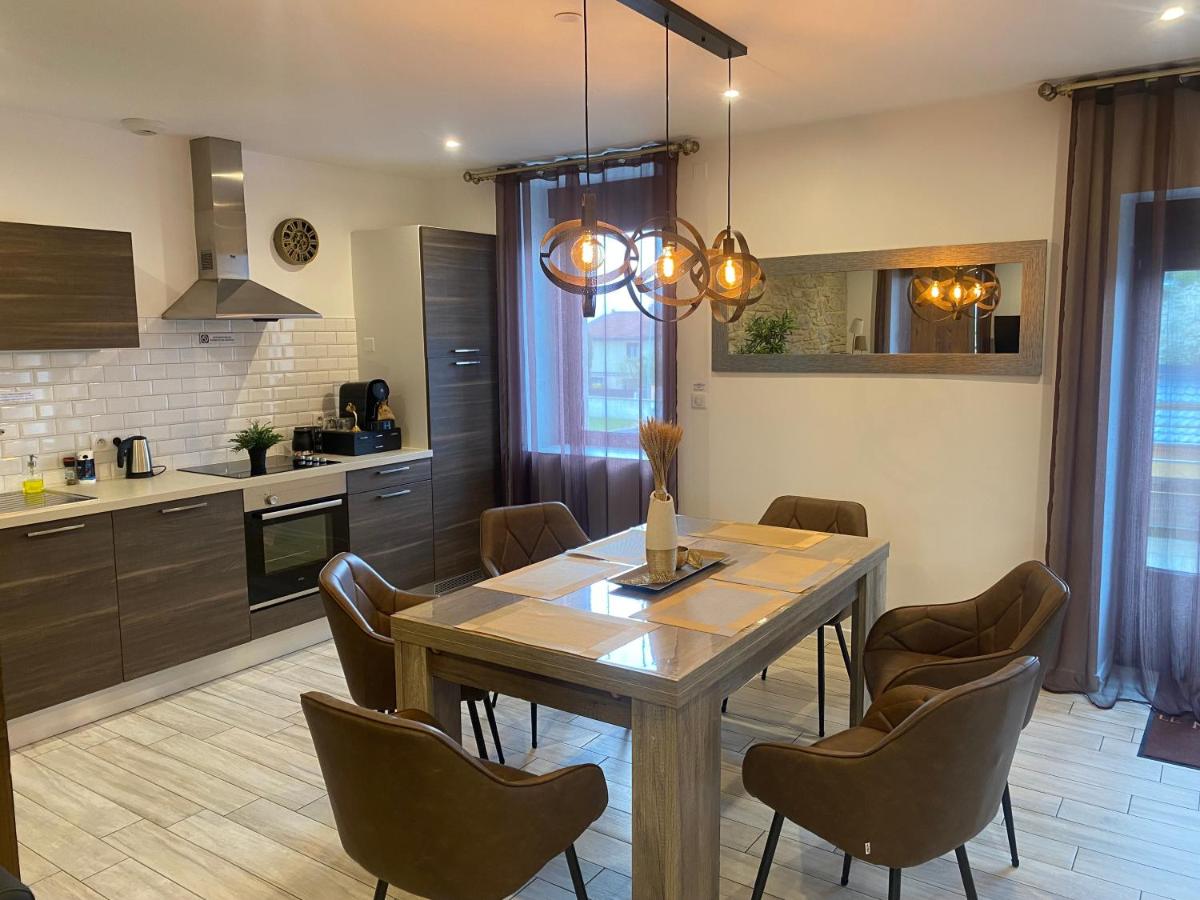 Cuisine ou kitchenette dans l'établissement Le Moulin d'Oscar & Spa - Mulhouse Nord