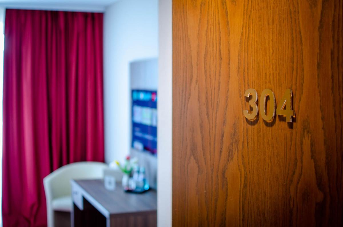 Hotel Alina - Housity