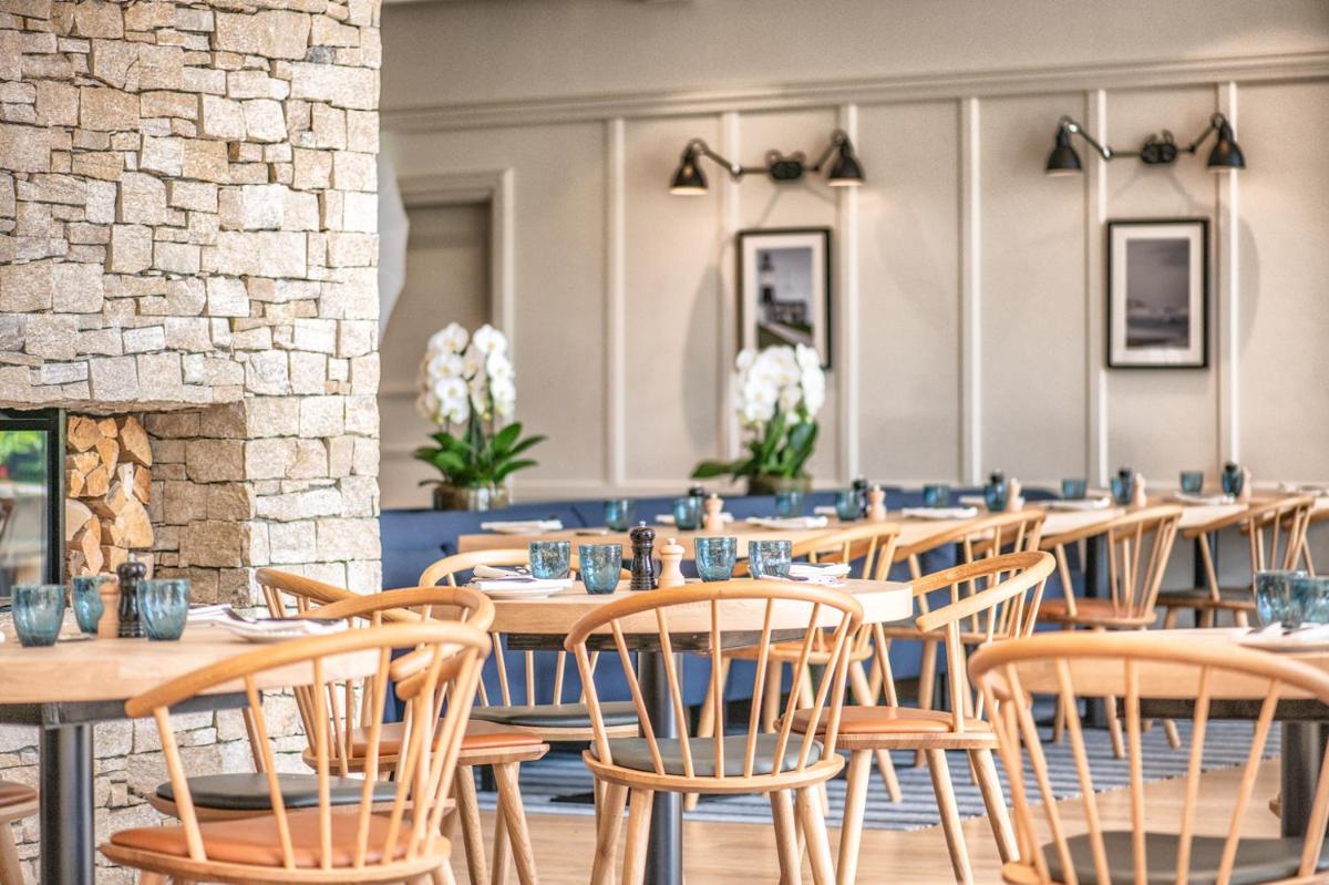 Restaurant ou autre lieu de restauration dans l'établissement Renaissance Paris Hippodrome de St. Cloud Hotel