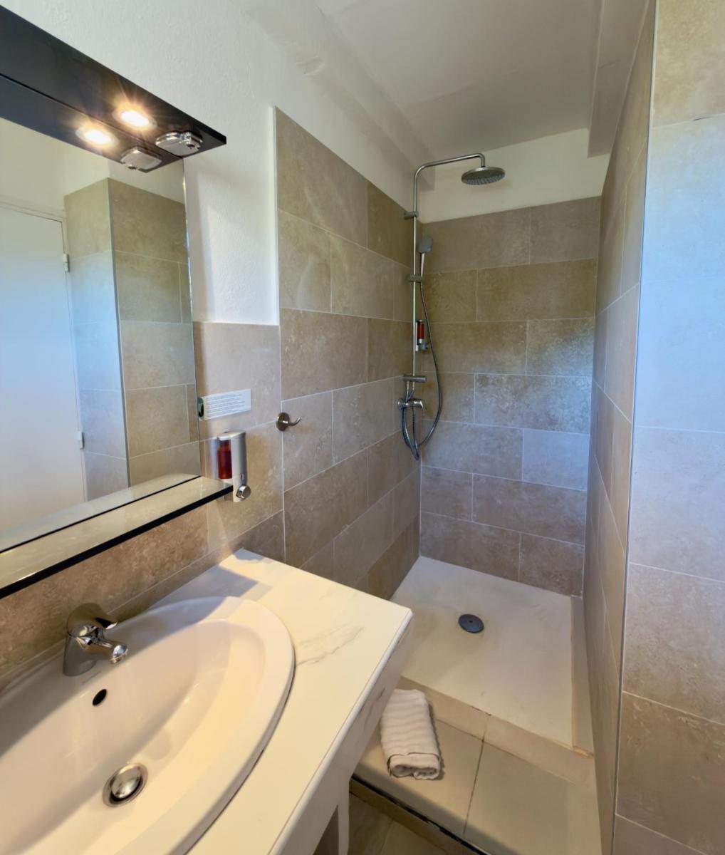 Salle de bains dans l'établissement Hôtel Casa Rossa & Spa