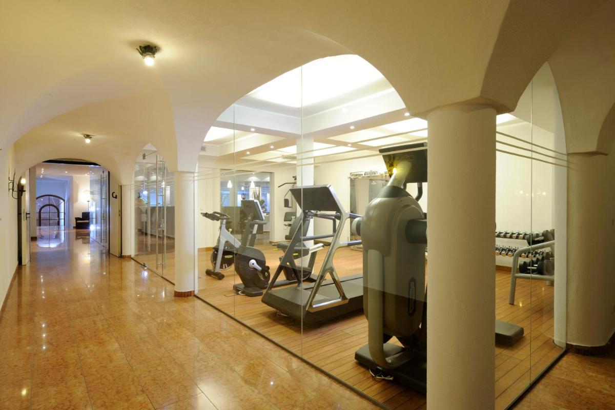 Das Fitnesscenter und/oder die Fitnesseinrichtungen in der Unterkunft Hotel Gut Ising
