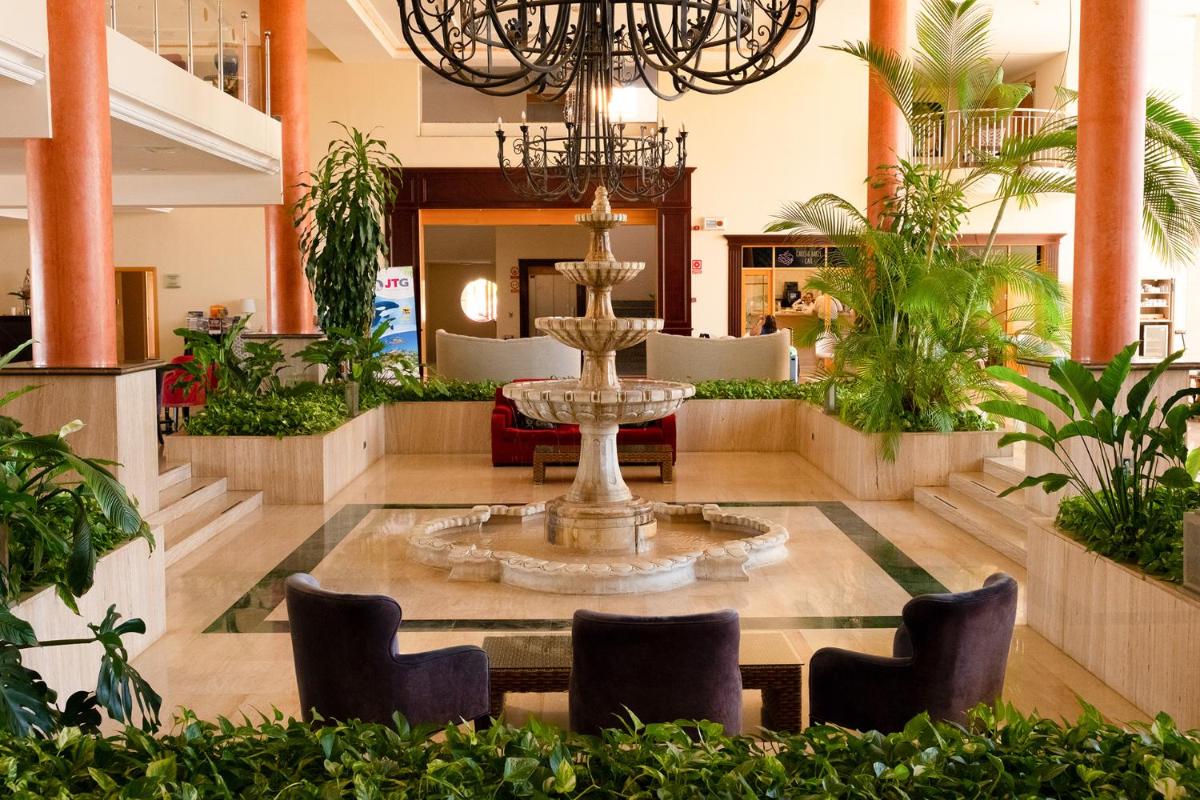 Grand Muthu Golf Plaza Hotel & Spa - Housity