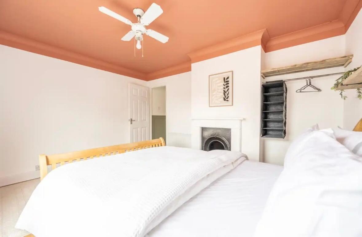 Charming Two-Bedroom House in Woolston - Housity