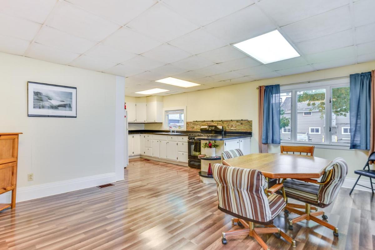 Point Breeze Vacation Rental, Walk to Lake Ontario - Housity