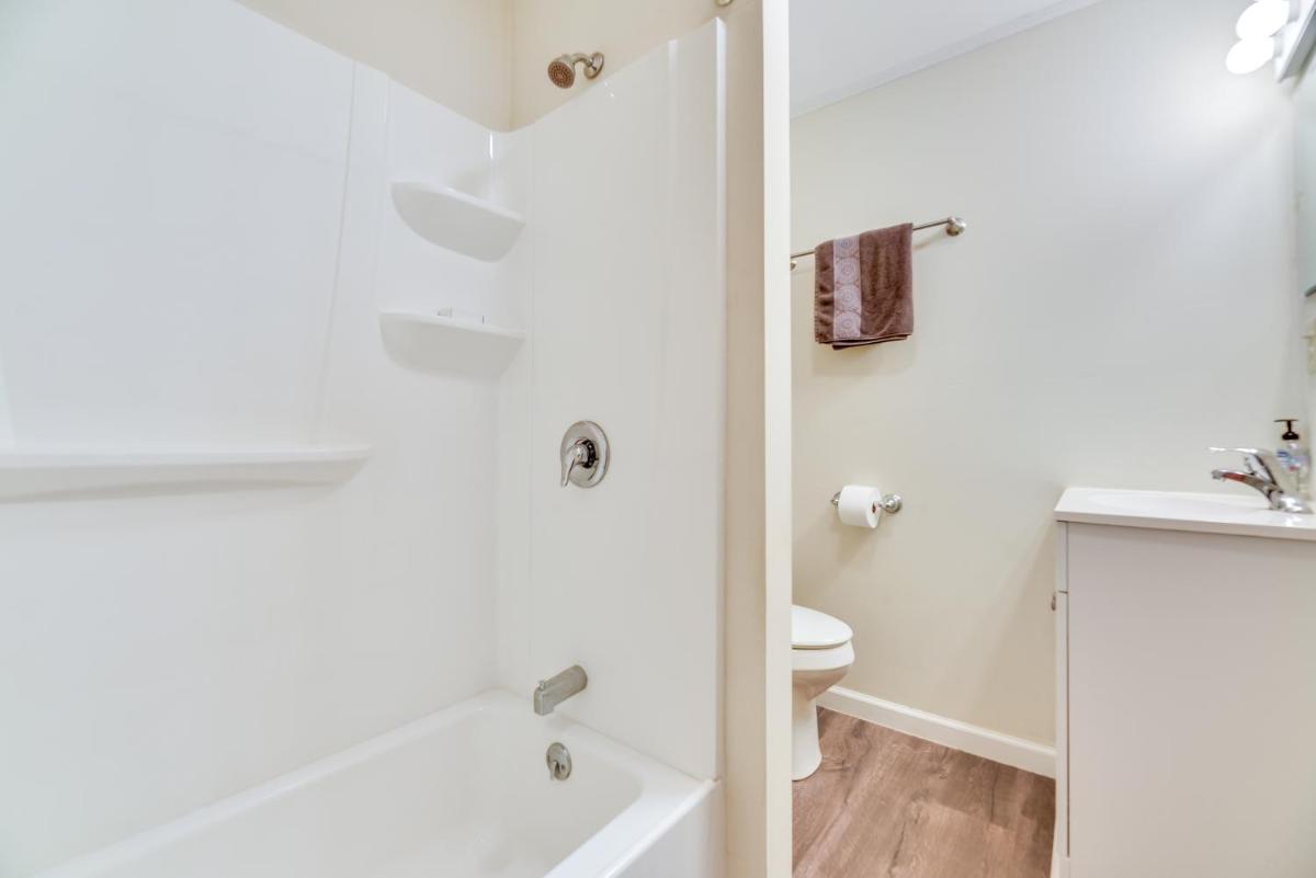Point Breeze Vacation Rental, Walk to Lake Ontario - Housity
