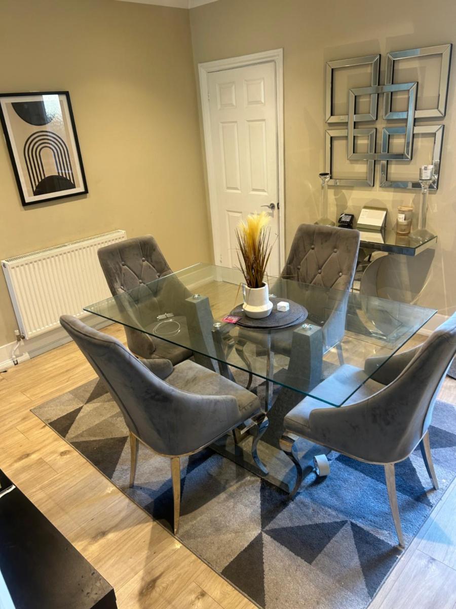 Grays House near Lakeside Free Parking and WiFI - Housity