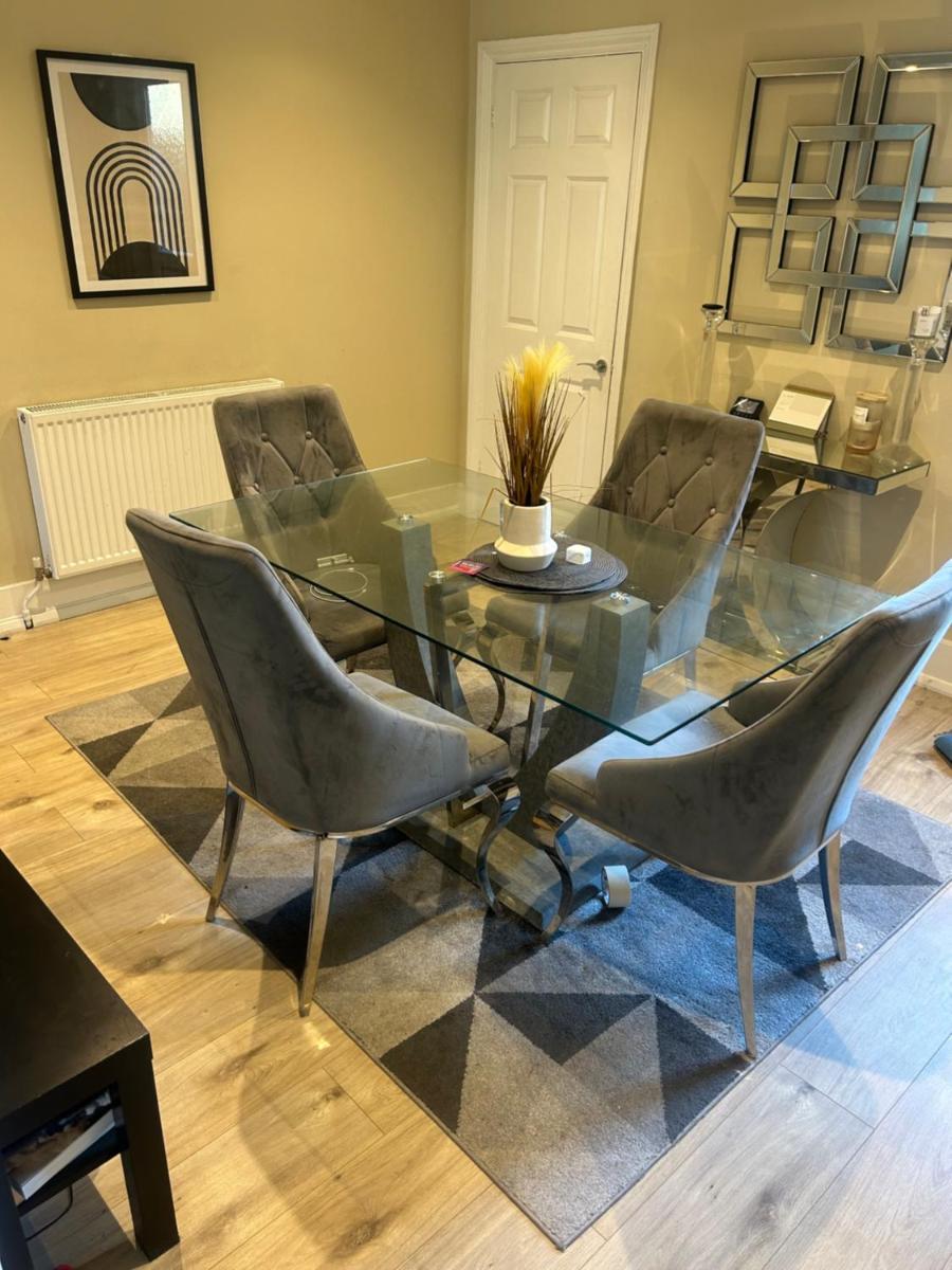 Grays House near Lakeside Free Parking and WiFI - Housity
