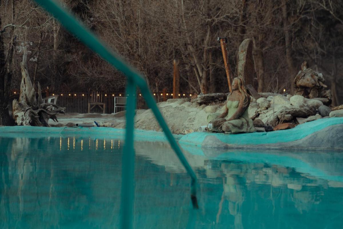 Cottonwood Hot Springs Inn & Spa - Housity