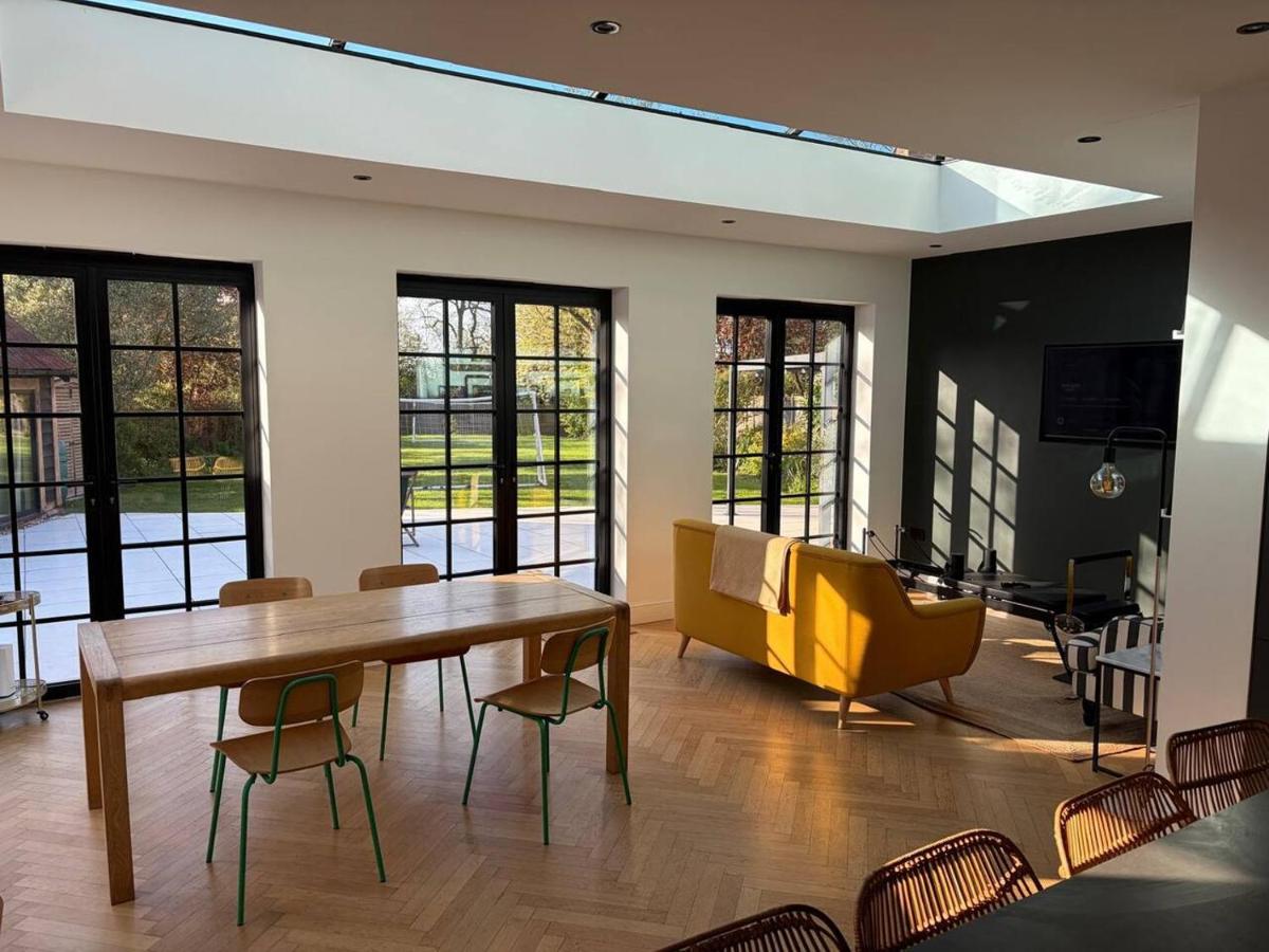 4 Bedroom House in Wickham Bishops Pool Table - Housity