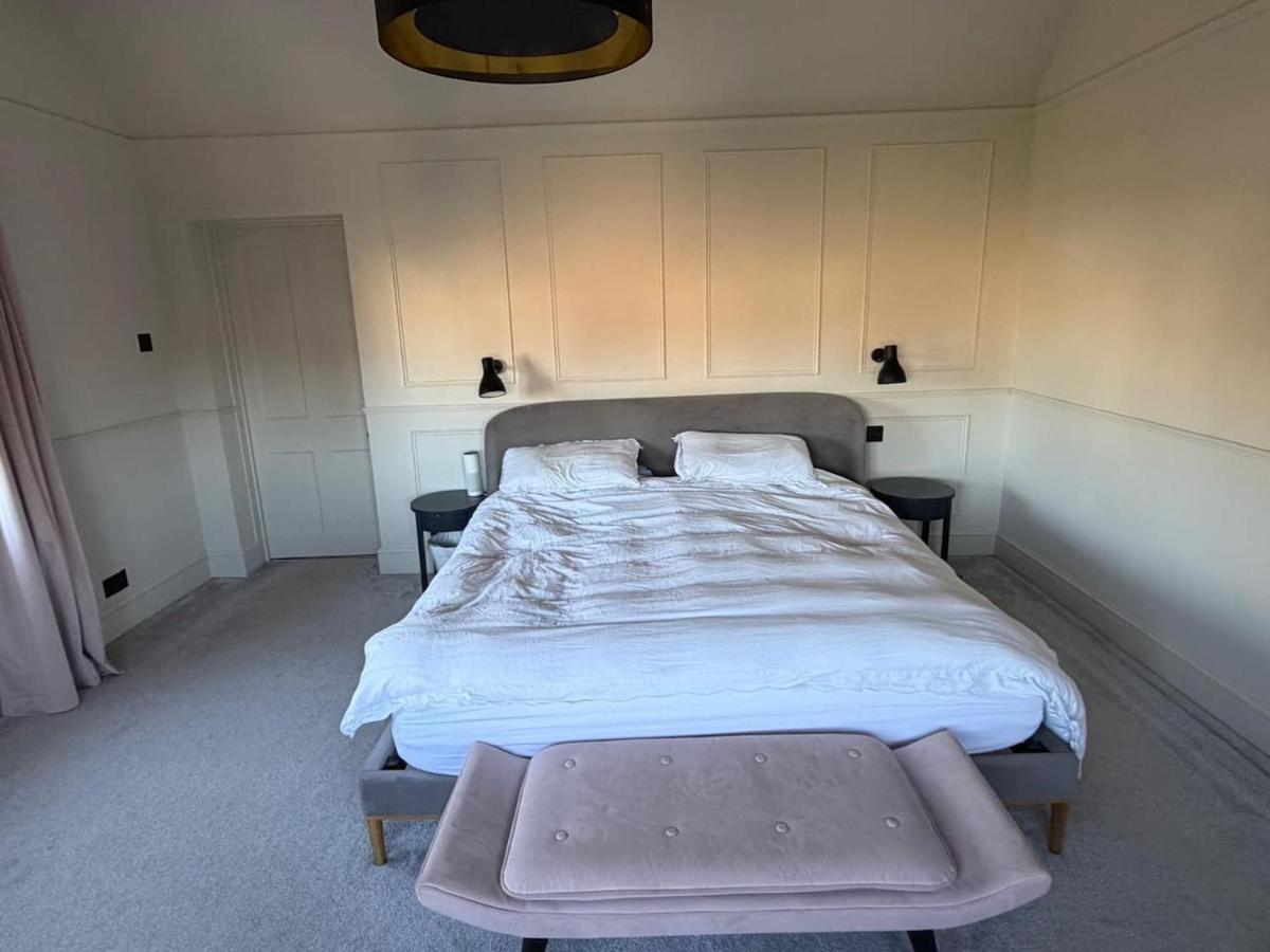 4 Bedroom House in Wickham Bishops Pool Table - Housity