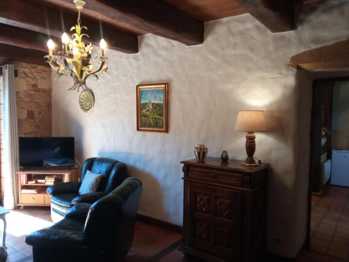 Charmante Maison de Campagne avec Jardin Clôturé, Cheminée et Wi-Fi Proche de la Dordogne - FR-1-616-150 - Housity