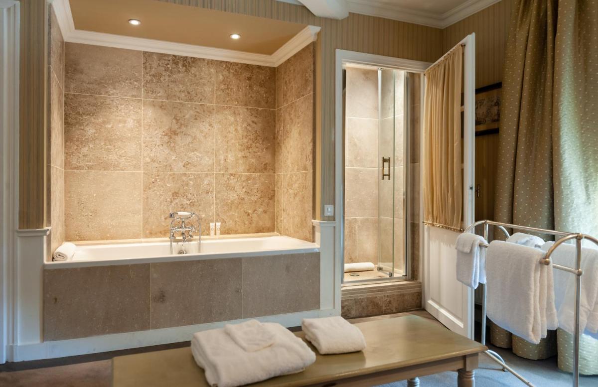 Salle de bains dans l'établissement Château de Courban and Spa Nuxe