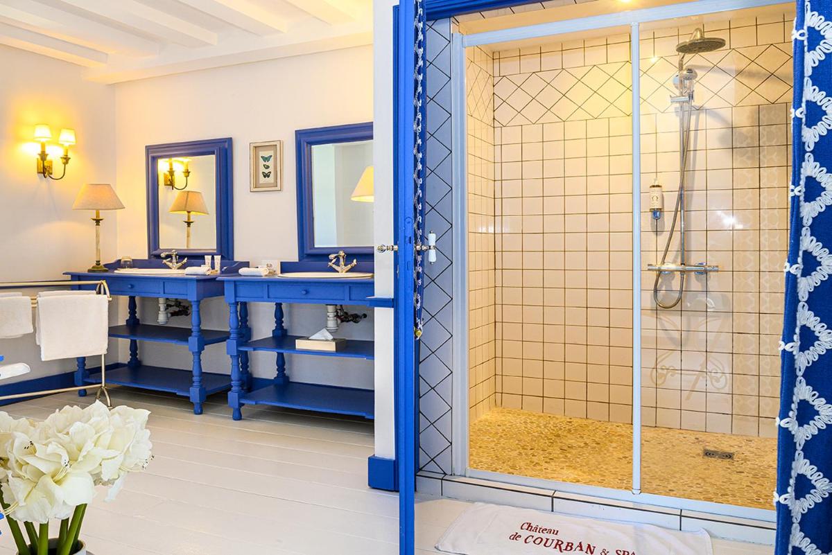 Salle de bains dans l'établissement Château de Courban and Spa Nuxe