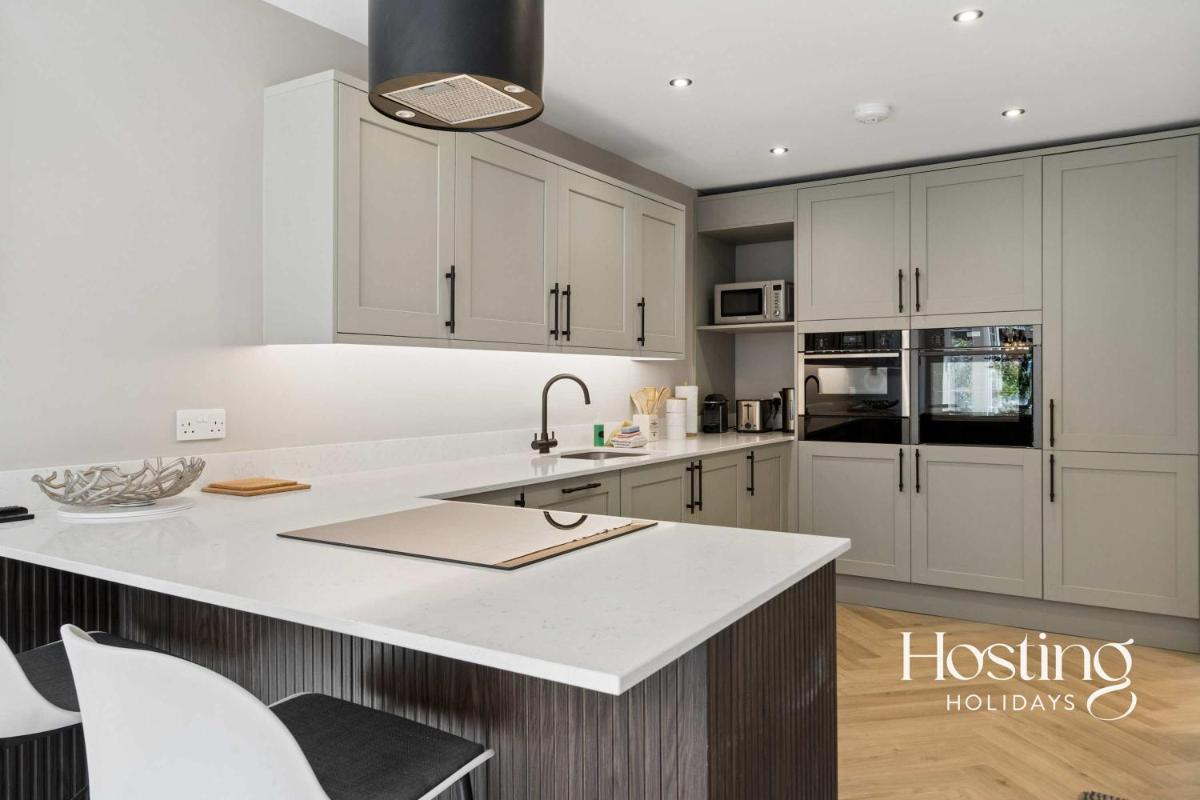 Leopard House - Beautifully Refurbished 3-Bedroom Home in Henley-on-Thames - Housity